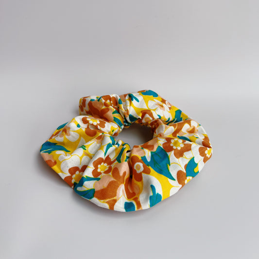 Chouchou oversize en tissu upcyclé