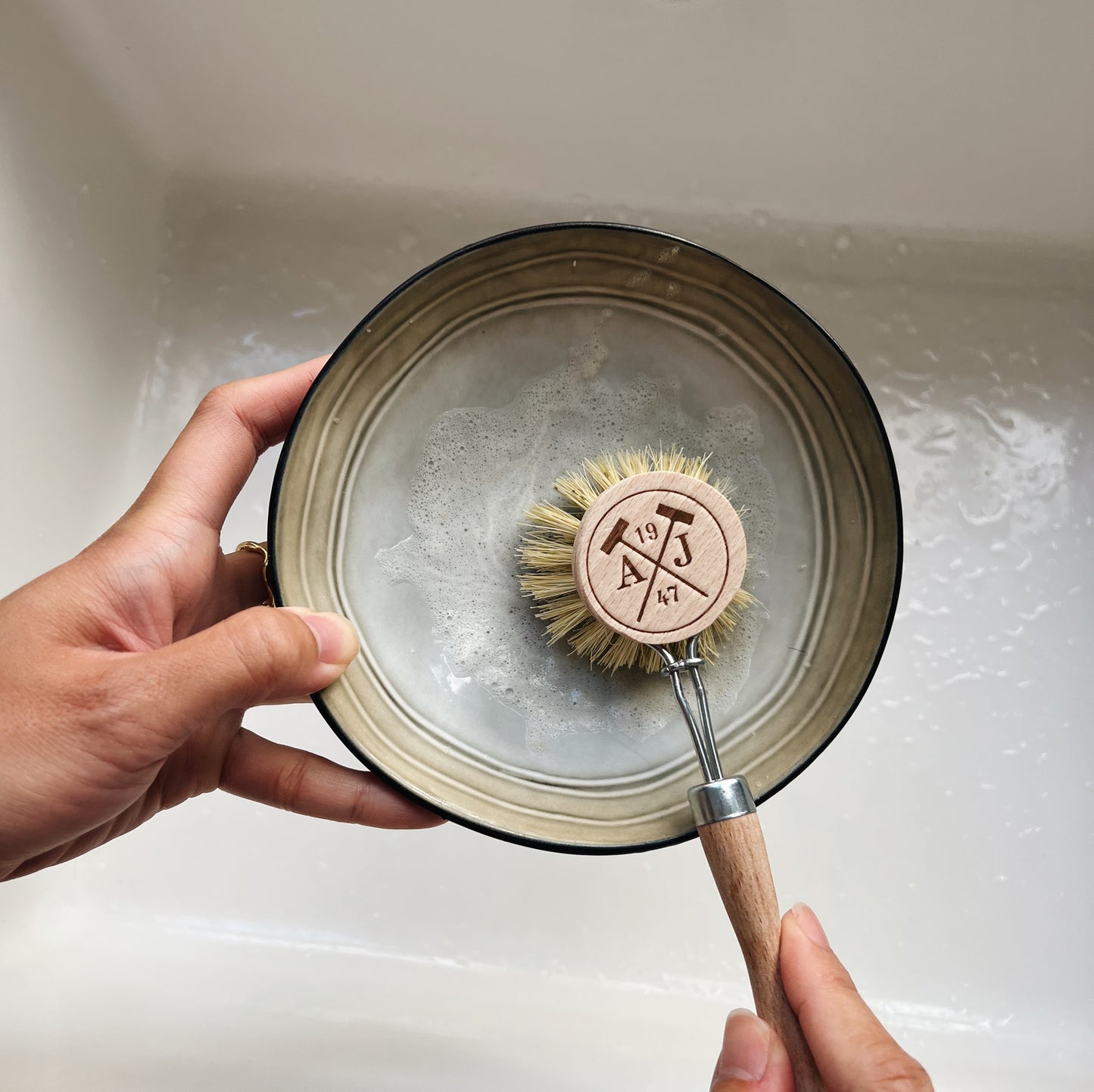 Brosse à vaisselle écologique en bois avec tête interchangeable
