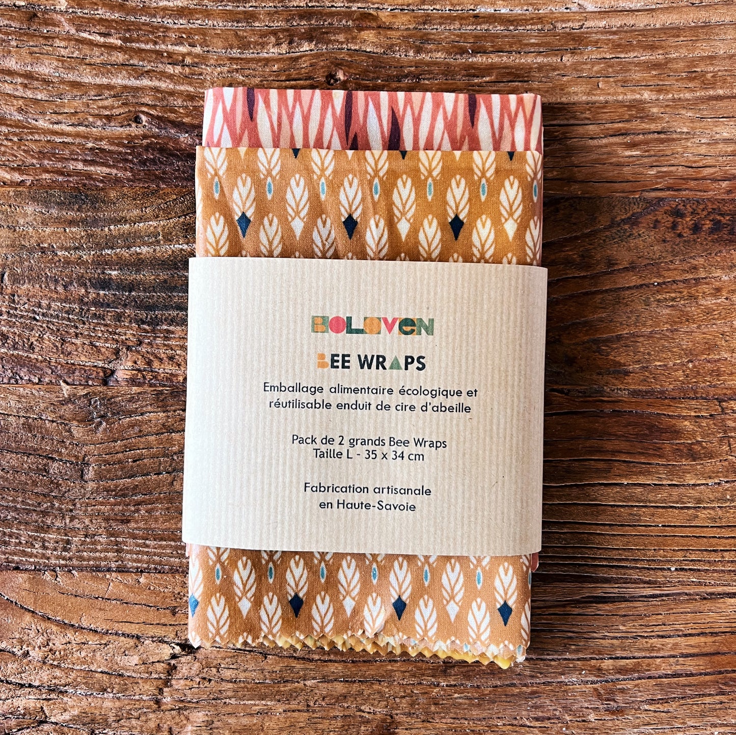<img src="bee-wraps-reutilisables.jpg" alt="Bee Wraps réutilisables en cire d’abeille, alternative écologique au film plastique">
<img src="bee-wraps-emballage-alimentaire-ecologique.jpg" alt="Emballages alimentaires écologiques en cire d’abeille fabriqués en France">